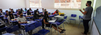 Notícia: Alunos de Cachoeira do Piriá comemoram retorno a escola, entregue reconstruída no início da pandemia